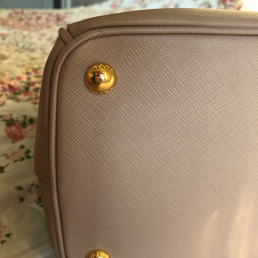 **SOLD**Prada medium saffiano leather tote - Picture 6 of 8